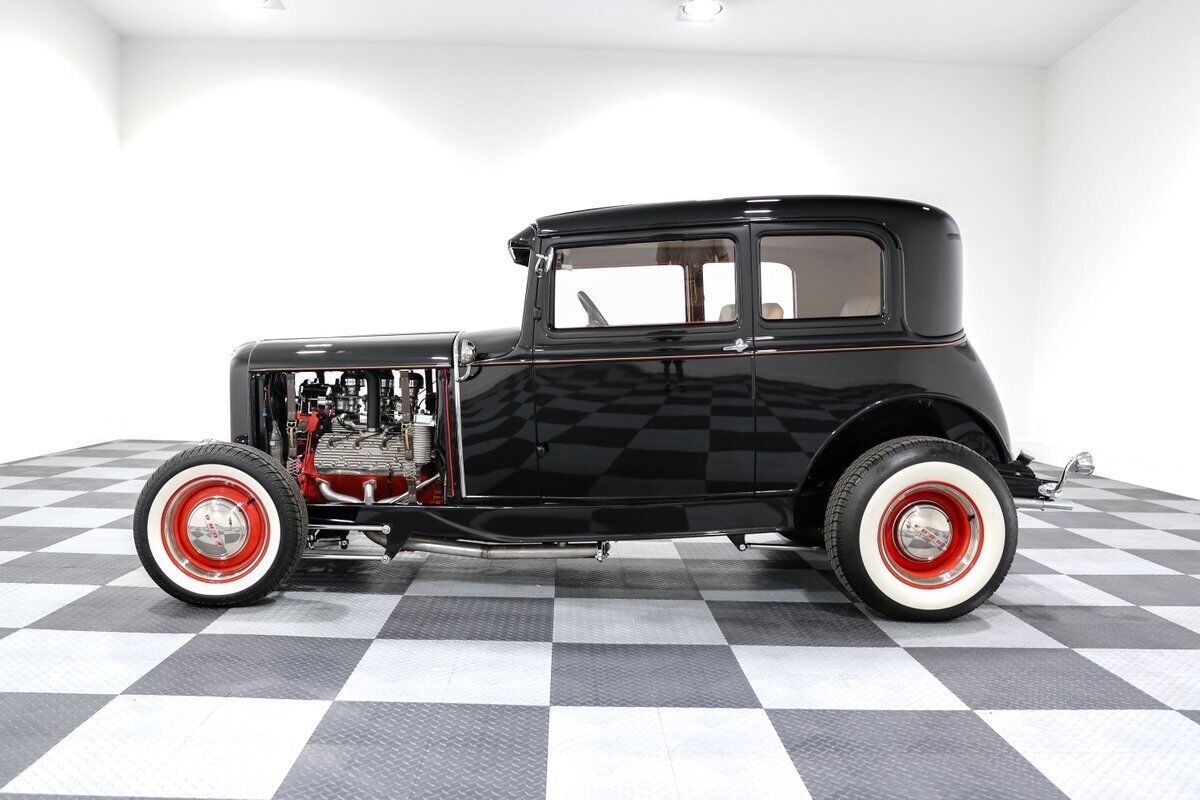 Ford-Victoria-Coupe-1930-Black-Tan-4057-3