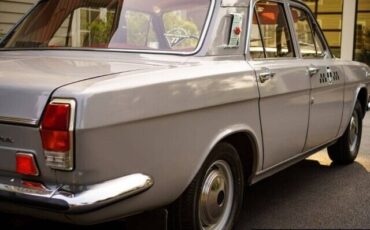 GAZ-Volga-GAZ-M24-Berline-1976-Gray-Red-95484-23