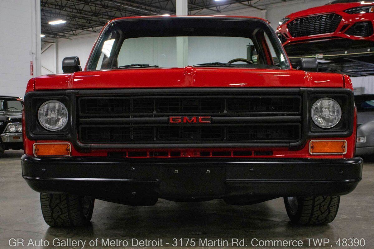 GMC-C10-1975-Red-Black-109-11