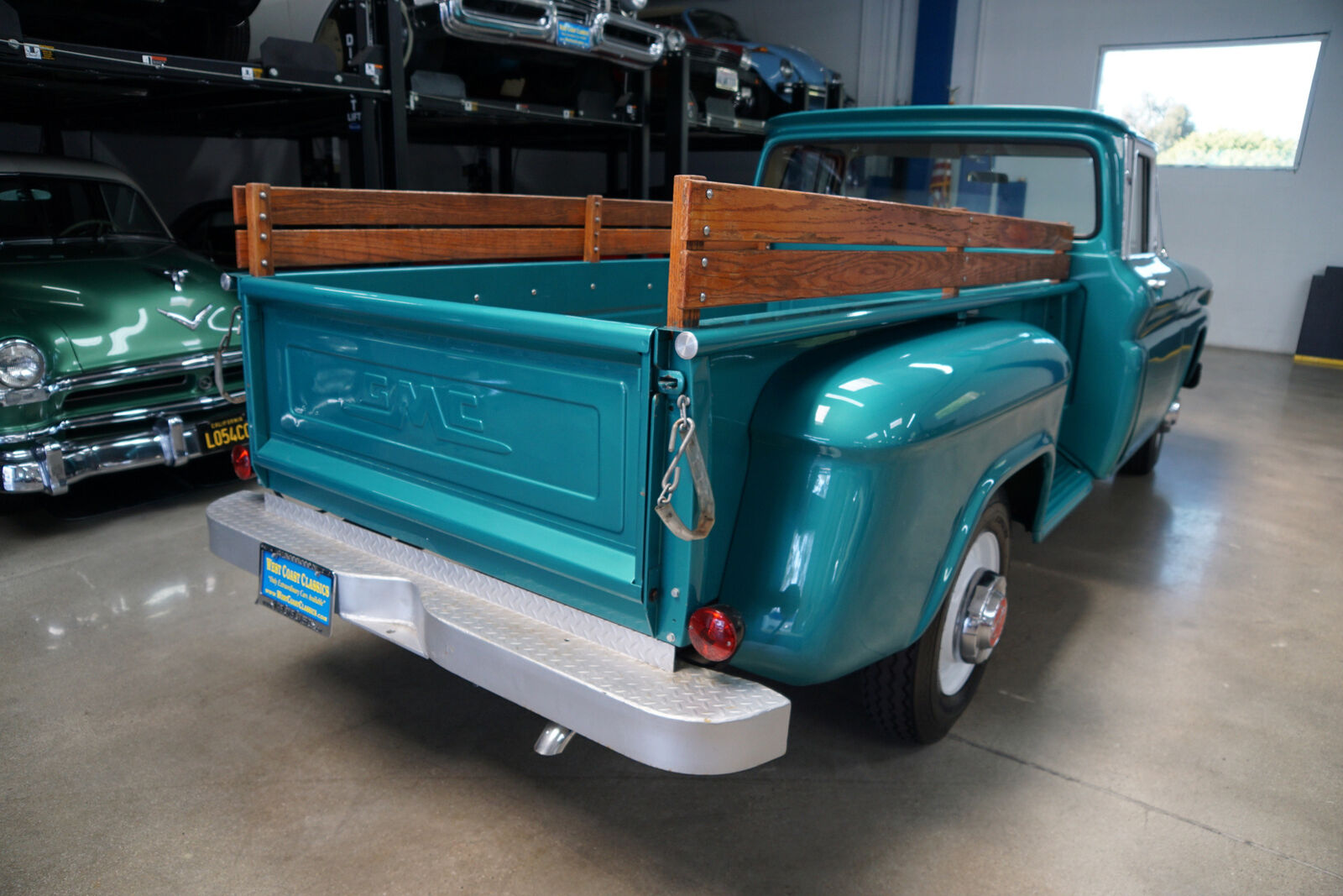 GMC-C15-Pickup-1963-Green-Tan-113781-10