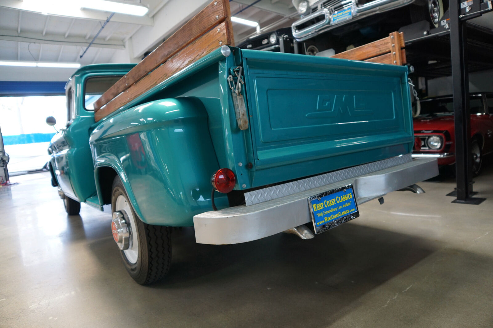 GMC-C15-Pickup-1963-Green-Tan-113781-8