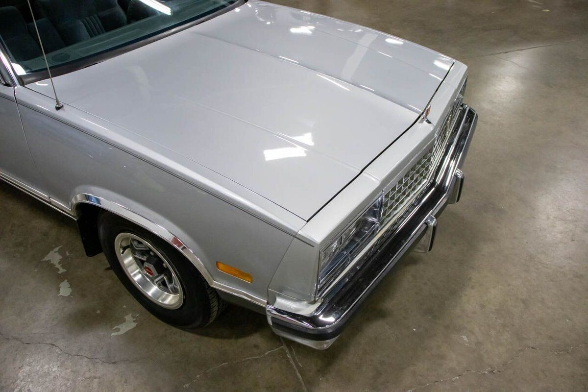 GMC-Caballero-1985-Silver-Gray-98675-11