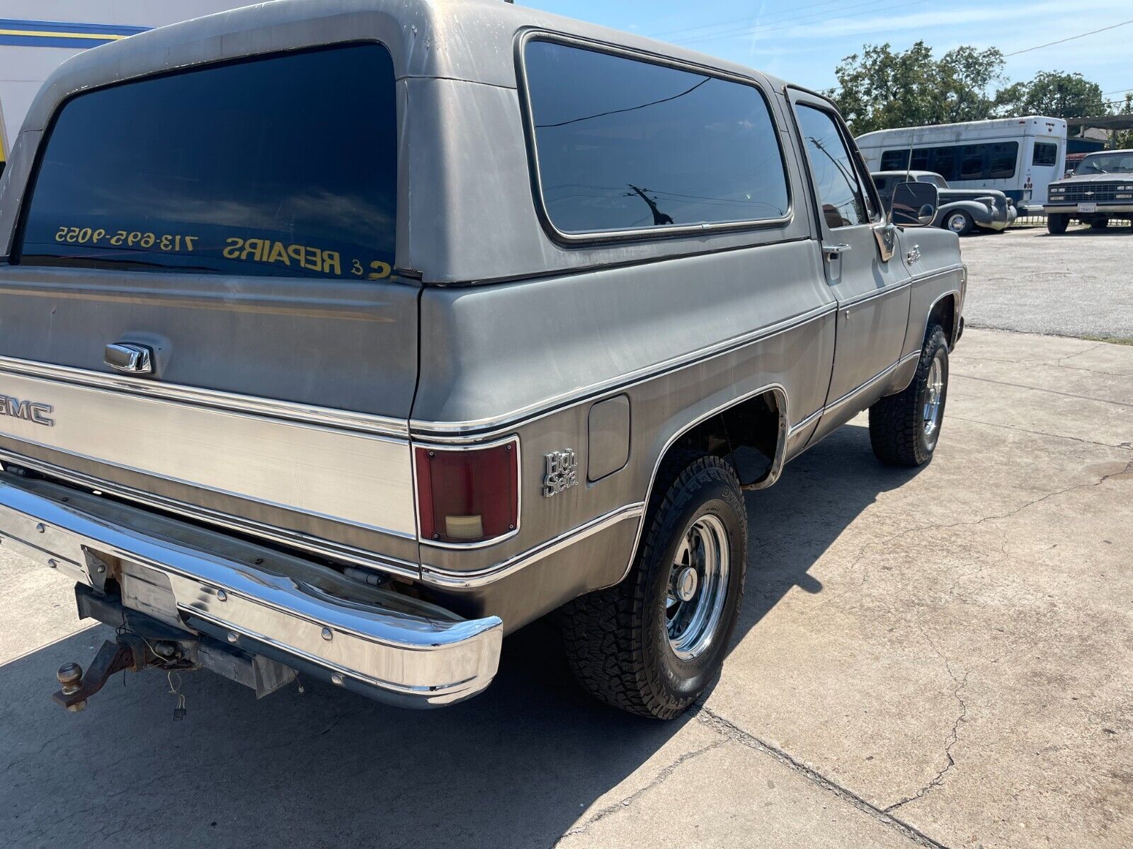 GMC-Jimmy-1979-Gray-Tan-229501-3