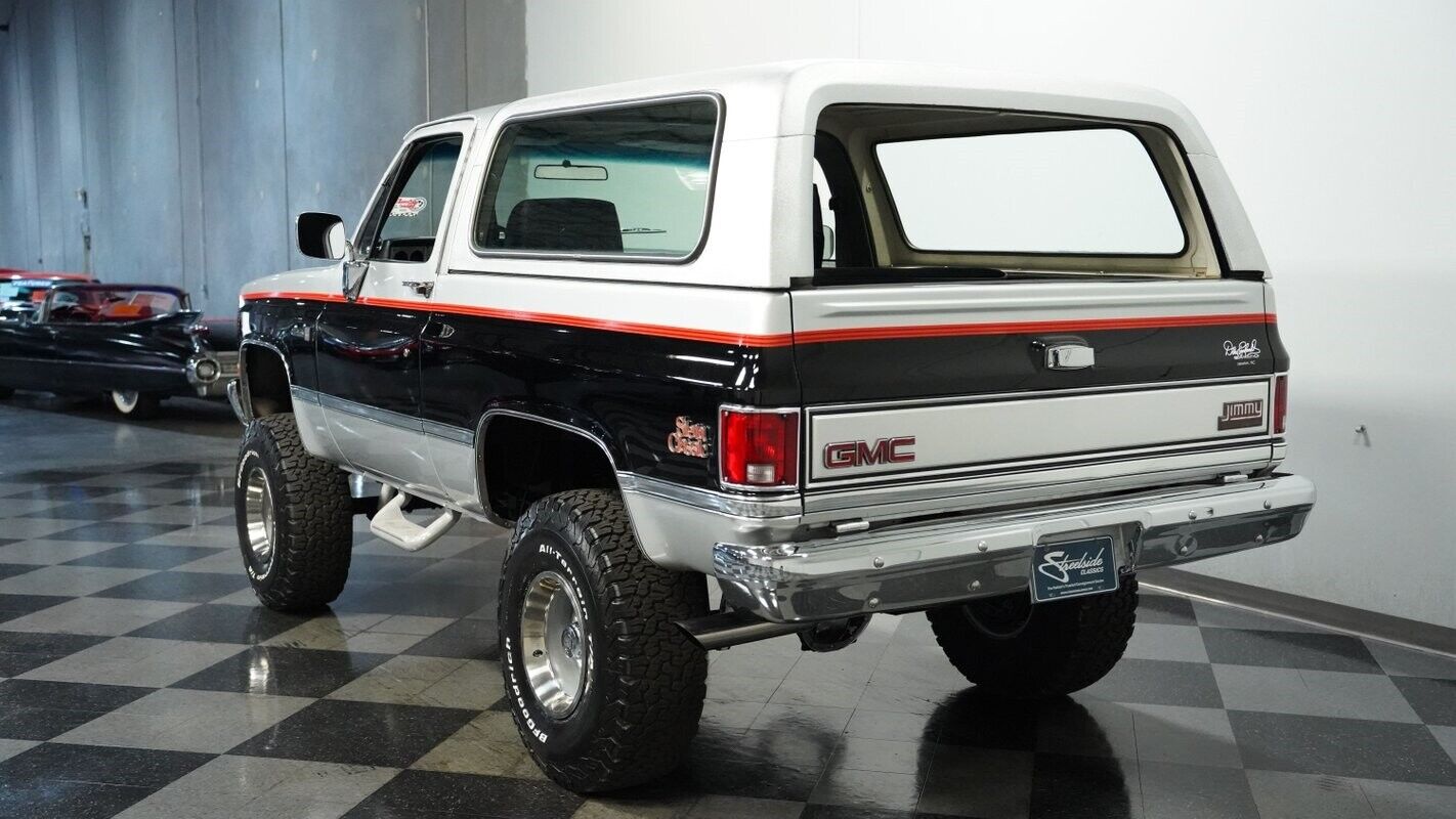 GMC-Jimmy-SUV-1985-Silver-Black-5704-7