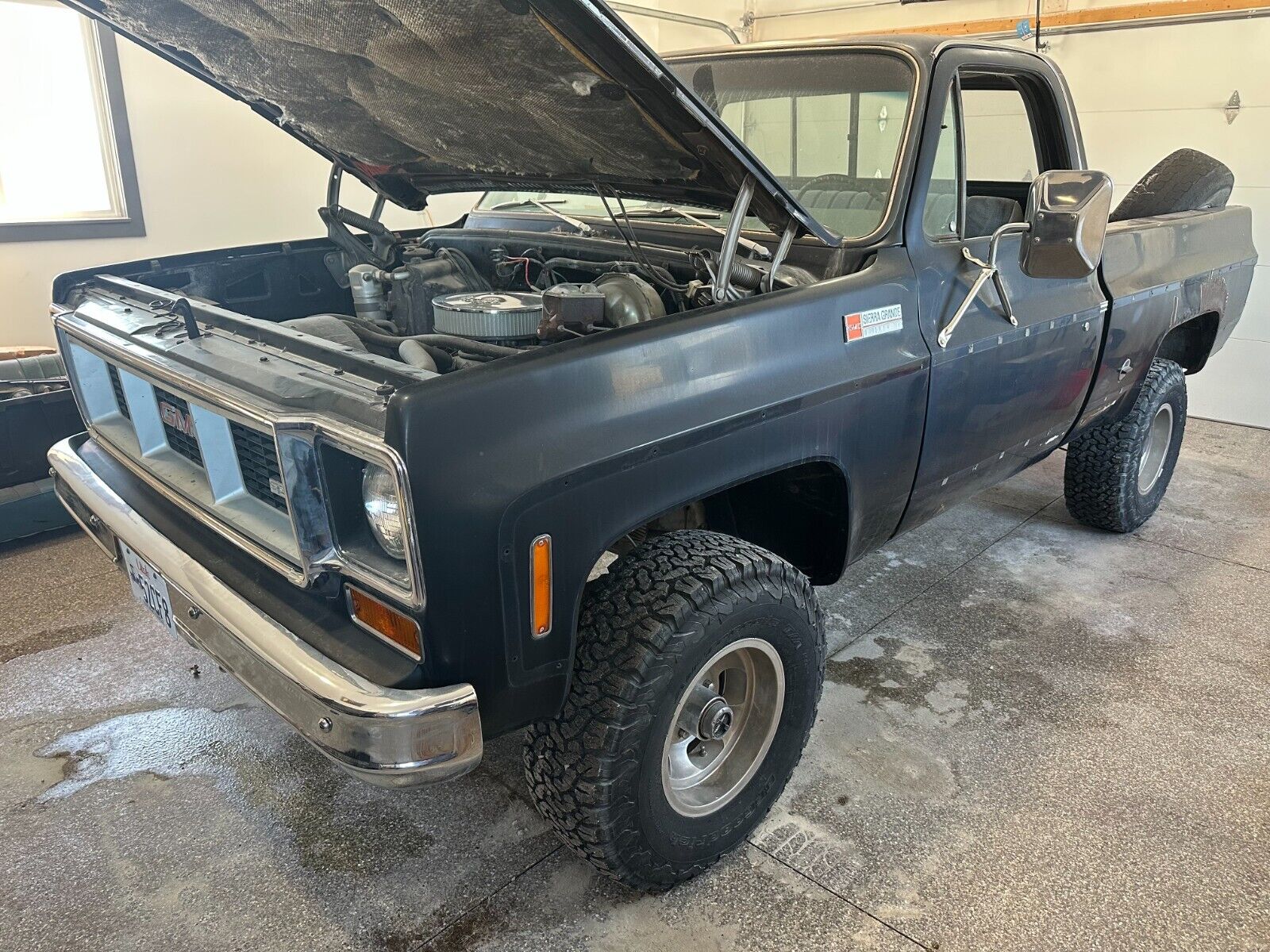 GMC-K10-Pickup-1974-Black-Gray-5663-1