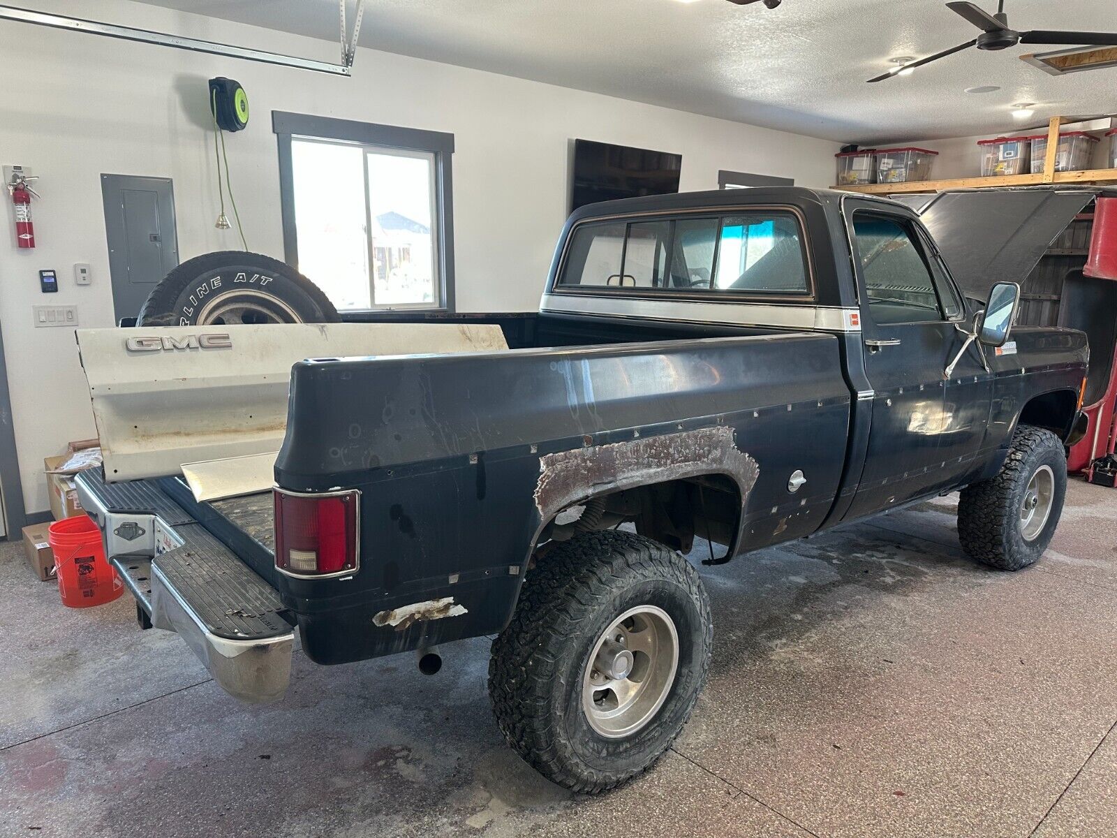 GMC-K10-Pickup-1974-Black-Gray-5663-3