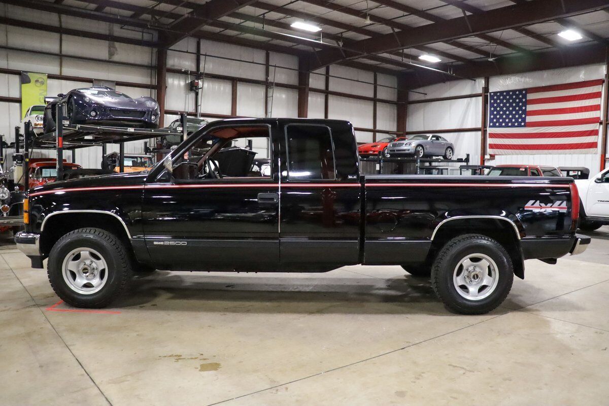 GMC-K2500-Pickup-1994-Black-Red-203397-3