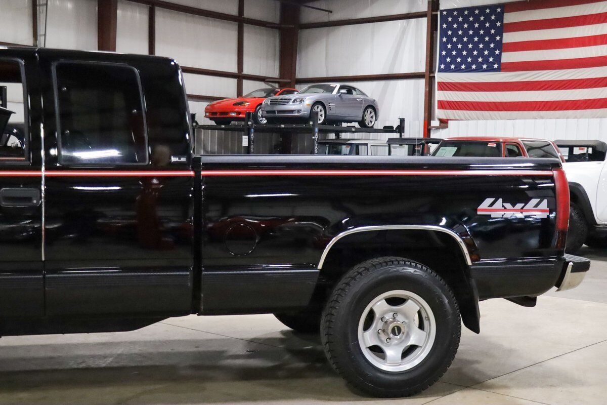 GMC-K2500-Pickup-1994-Black-Red-203397-4