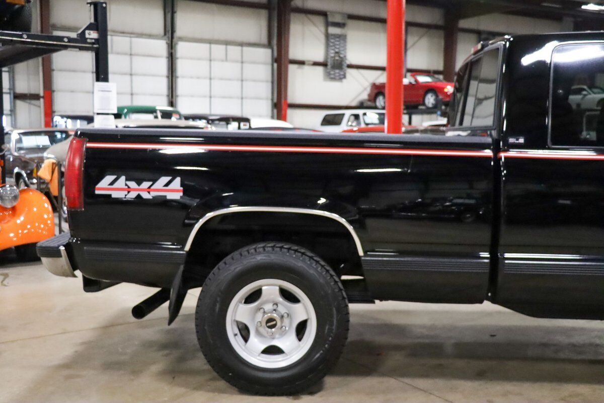 GMC-K2500-Pickup-1994-Black-Red-203397-8