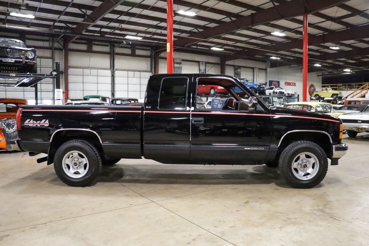 GMC-K2500-Pickup-1994-Black-Red-203397-9