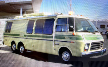 GMC-Motorhome-1976-Green-Green-193121-3