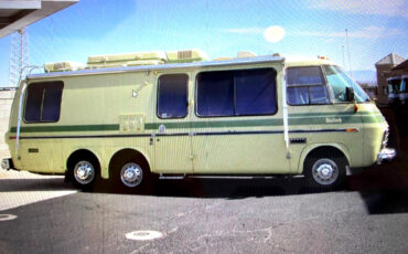 GMC-Motorhome-1976-Green-Green-193121-4