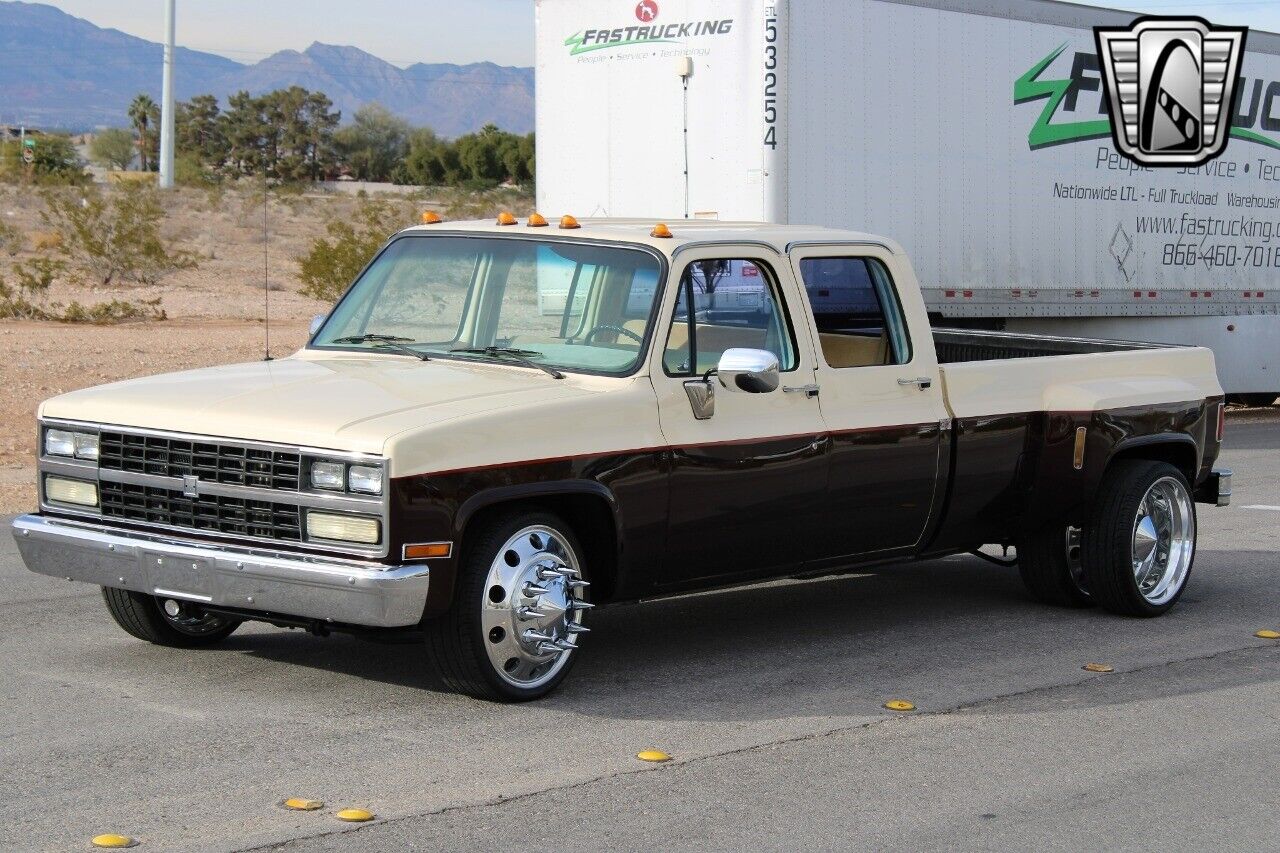 GMC-R-Conventional-1989-Red-Tan-44239-5