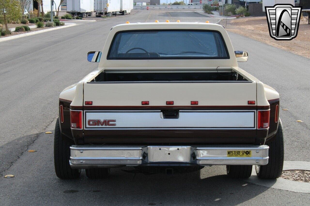 GMC-R-Conventional-1989-Red-Tan-44239-8