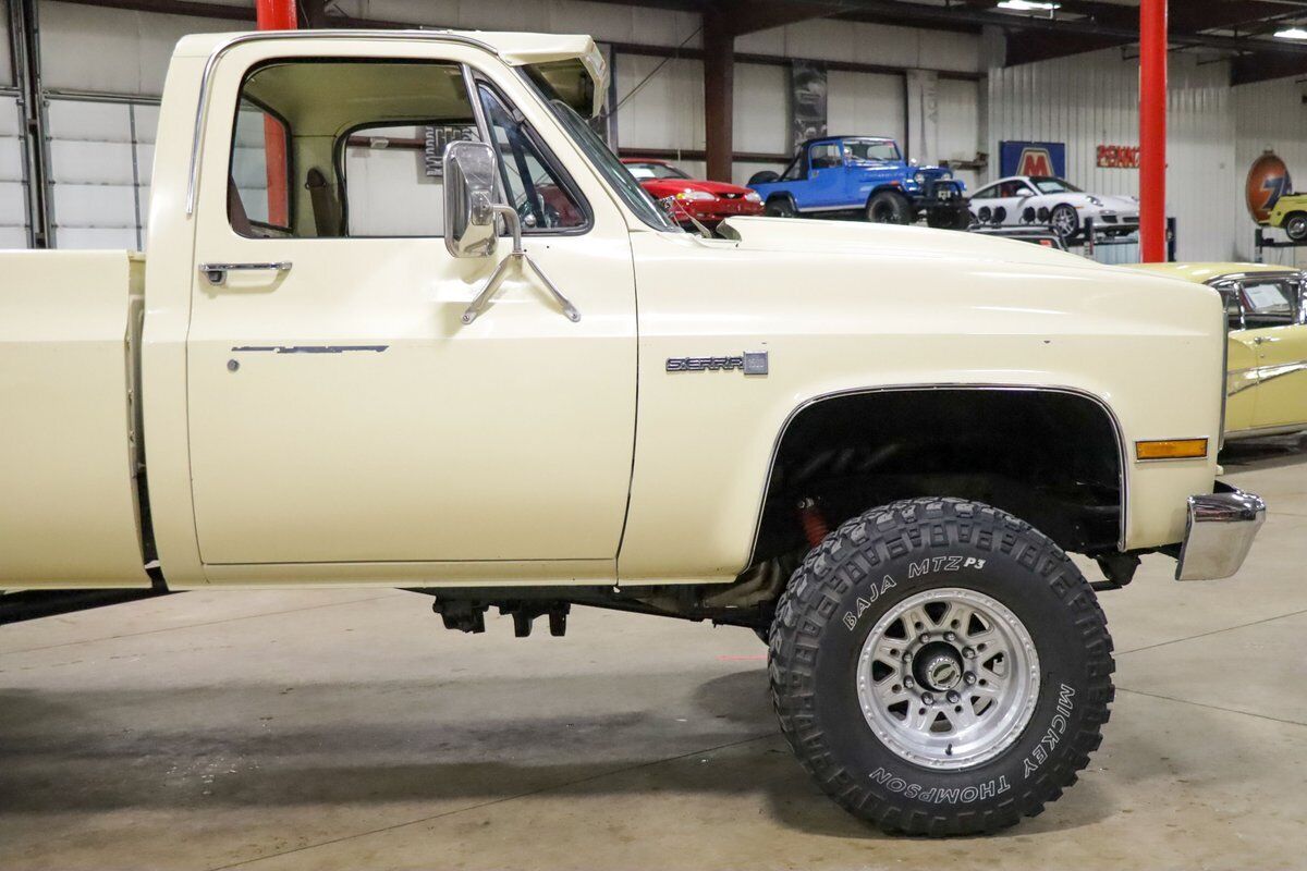 GMC-Sierra-1500-Pickup-1981-Cream-Brown-0-10