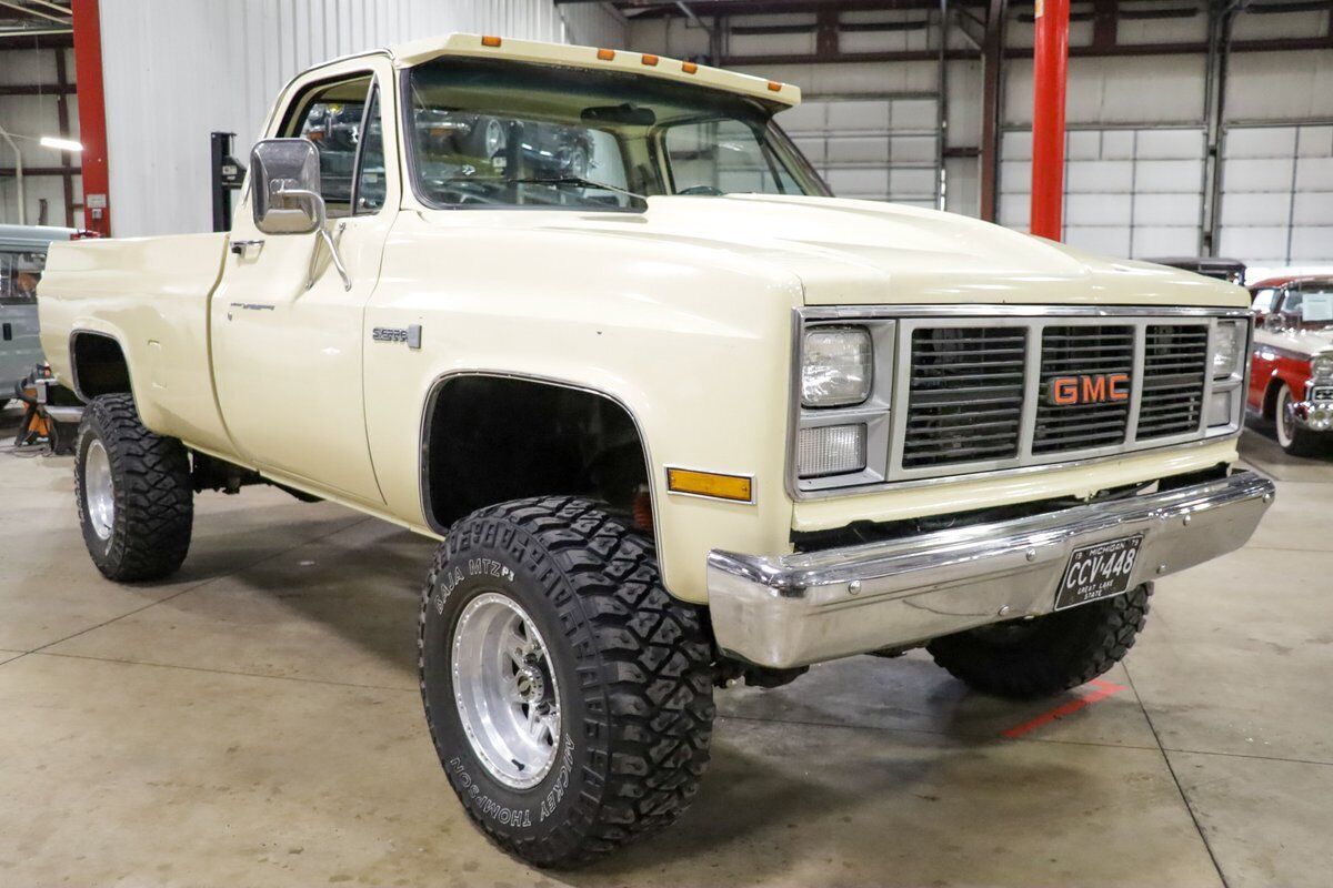 GMC-Sierra-1500-Pickup-1981-Cream-Brown-0-11