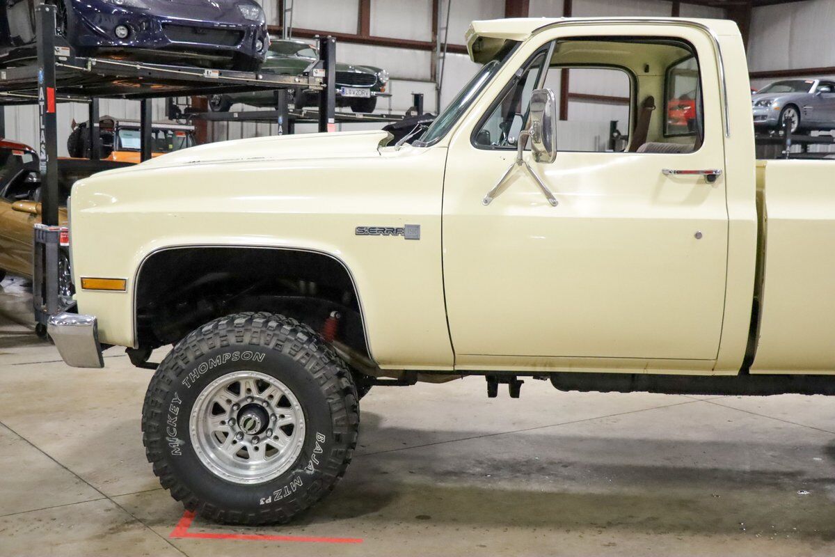 GMC-Sierra-1500-Pickup-1981-Cream-Brown-0-2