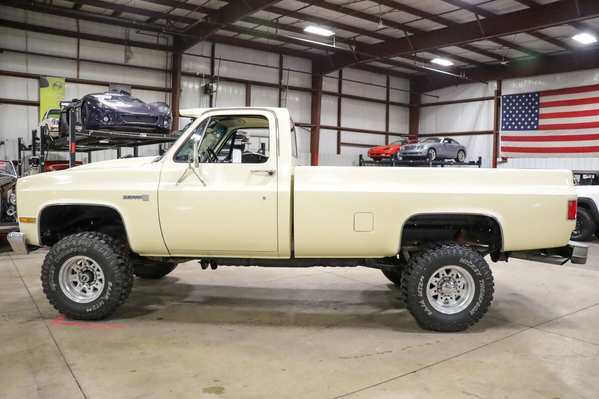 GMC-Sierra-1500-Pickup-1981-Cream-Brown-0-3