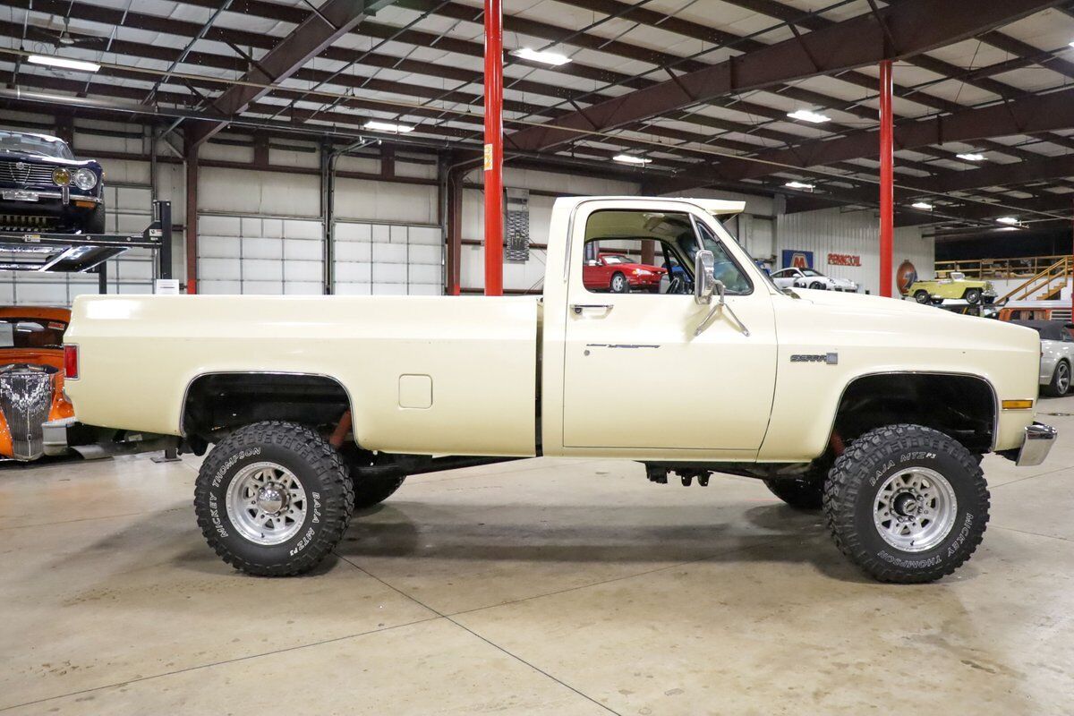 GMC-Sierra-1500-Pickup-1981-Cream-Brown-0-9