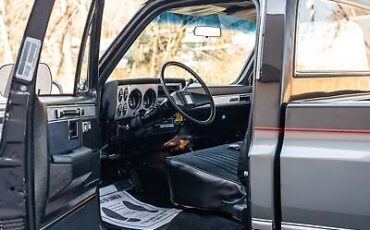 GMC-Sierra-1500-Pickup-1986-Silver-Black-83895-28