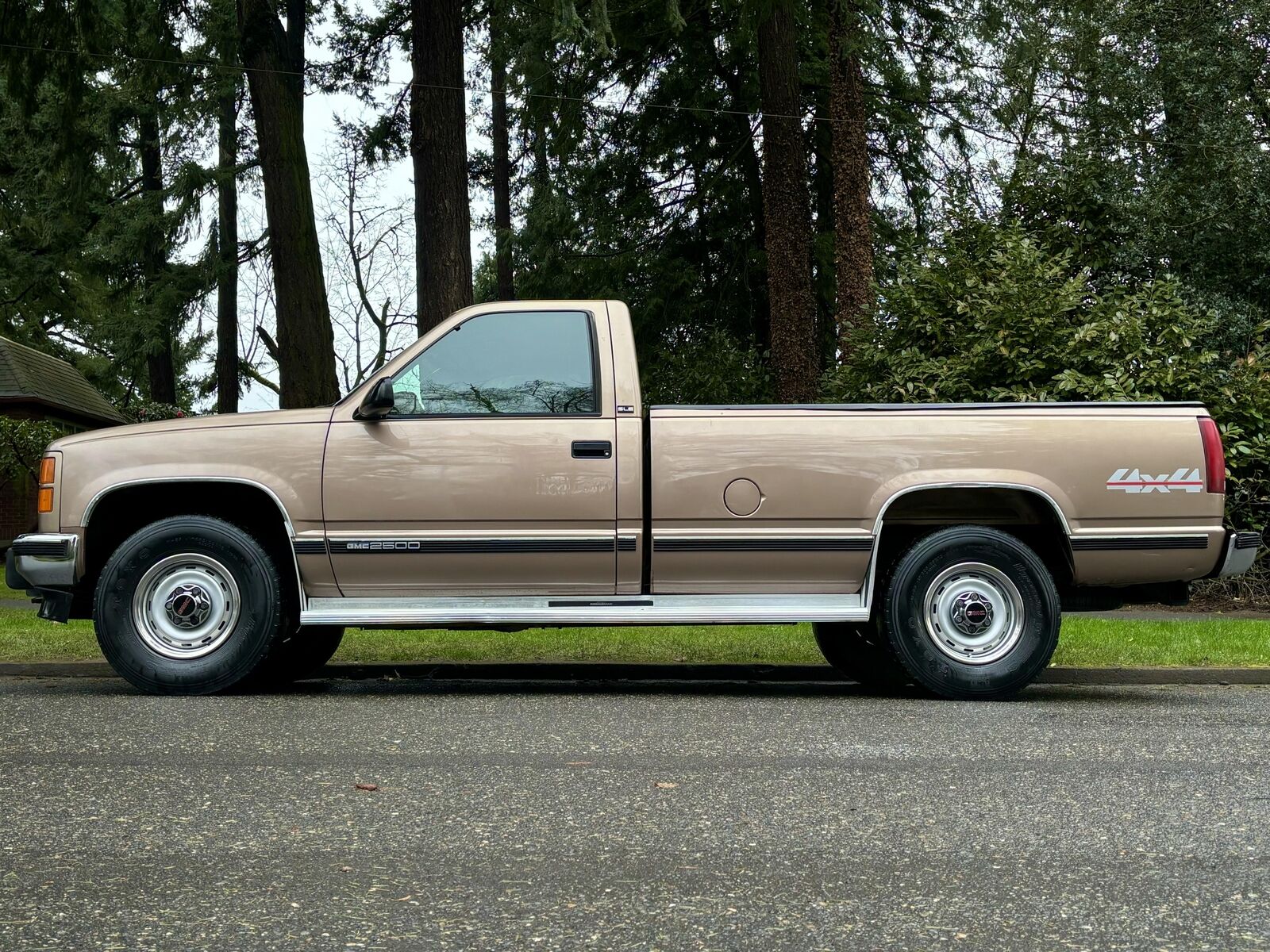 GMC-Sierra-2500-1995-Gold-Tan-280792-1