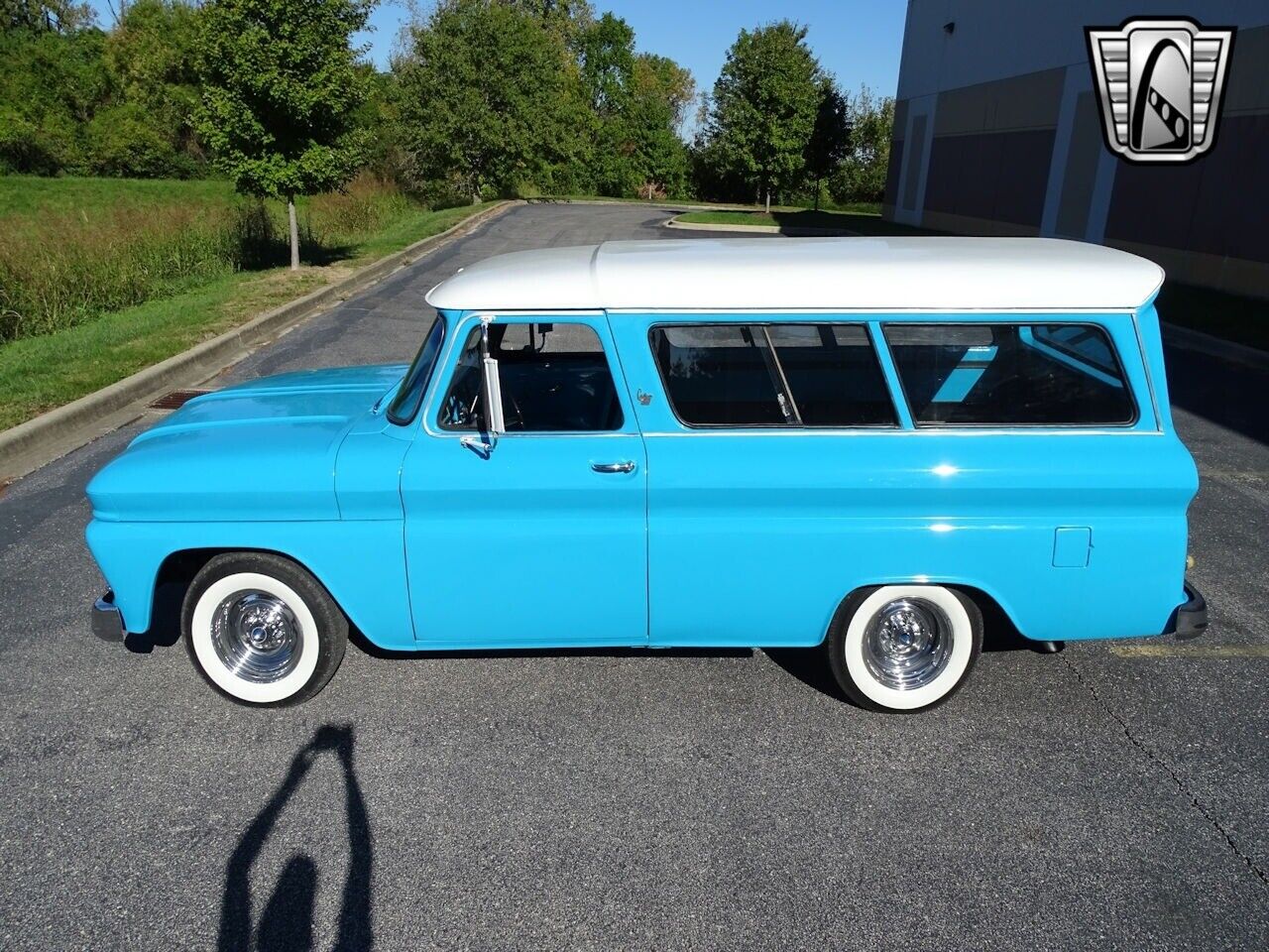 GMC-Suburban-Cabriolet-1966-TURQUOISE-Black-25943-3