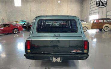 GMC-Suburban-Cabriolet-1969-Green-Gray-27998-4