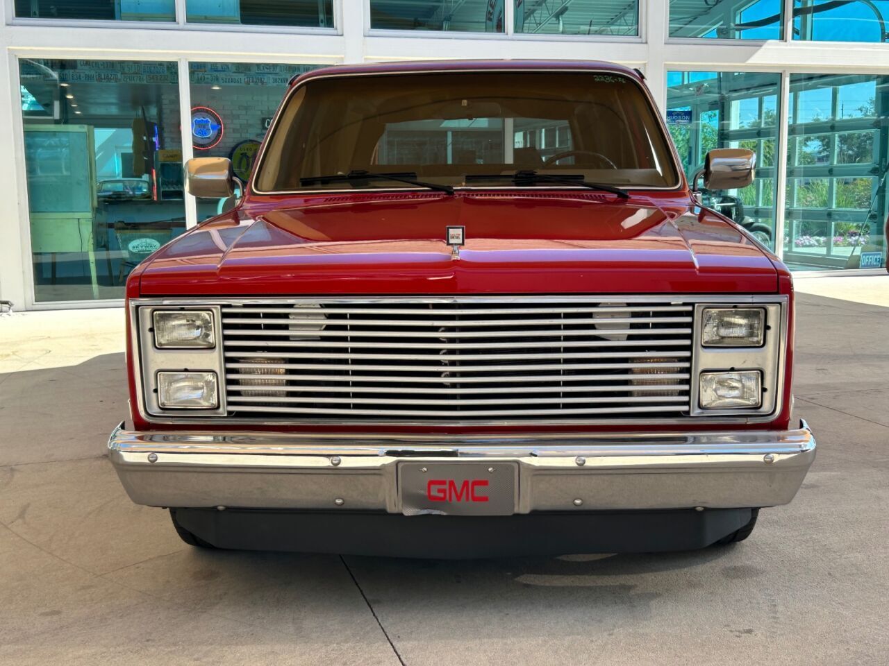 GMC-Suburban-SUV-1986-Red-Tan-0-1