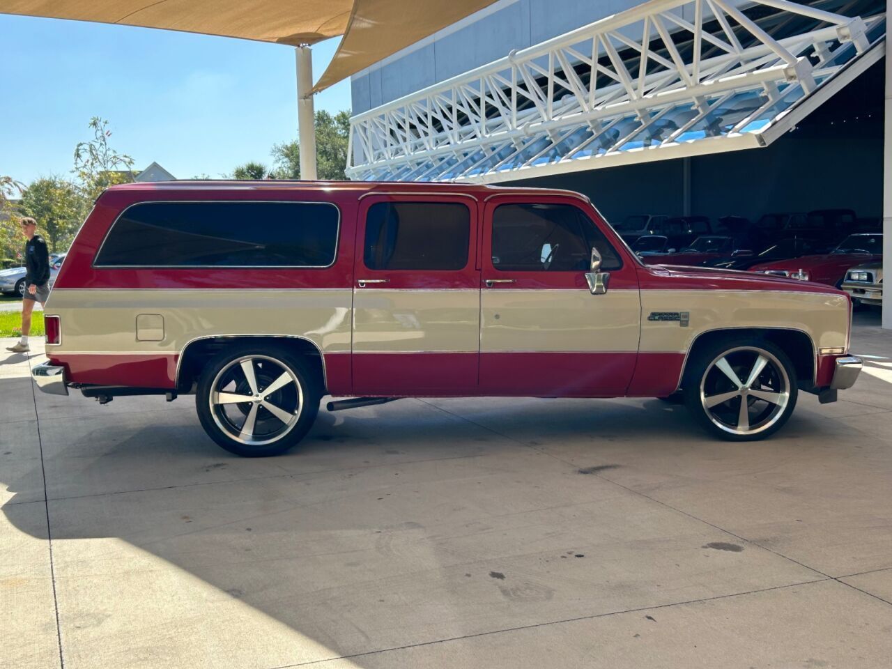 GMC-Suburban-SUV-1986-Red-Tan-0-3