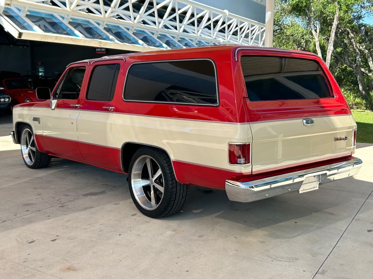 GMC-Suburban-SUV-1986-Red-Tan-0-6