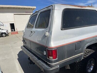 GMC-Suburban-SUV-1990-Grey-321869-3