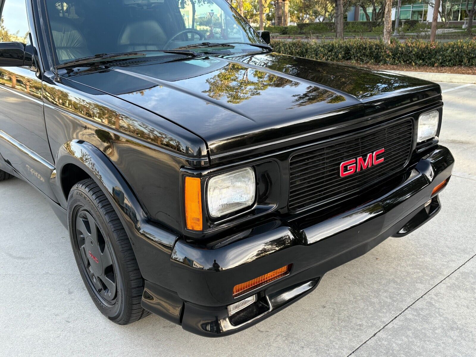 GMC-Typhoon-SUV-1993-Black-Black-127656-10