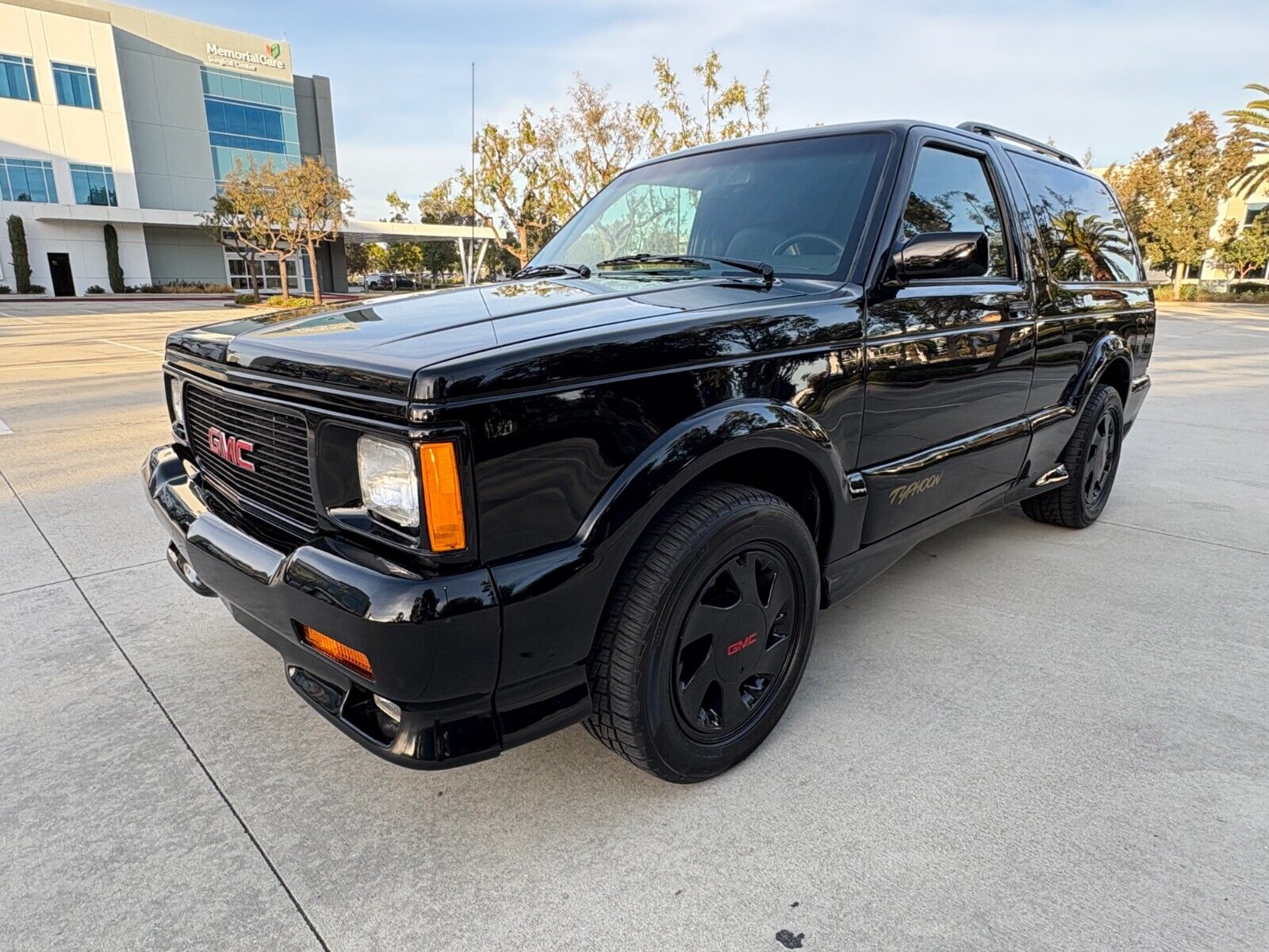 GMC-Typhoon-SUV-1993-Black-Black-127656-2