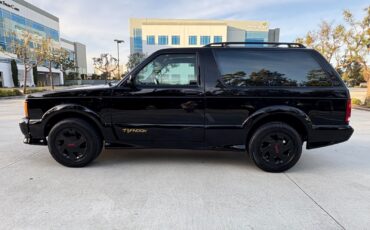 GMC-Typhoon-SUV-1993-Black-Black-127656-3