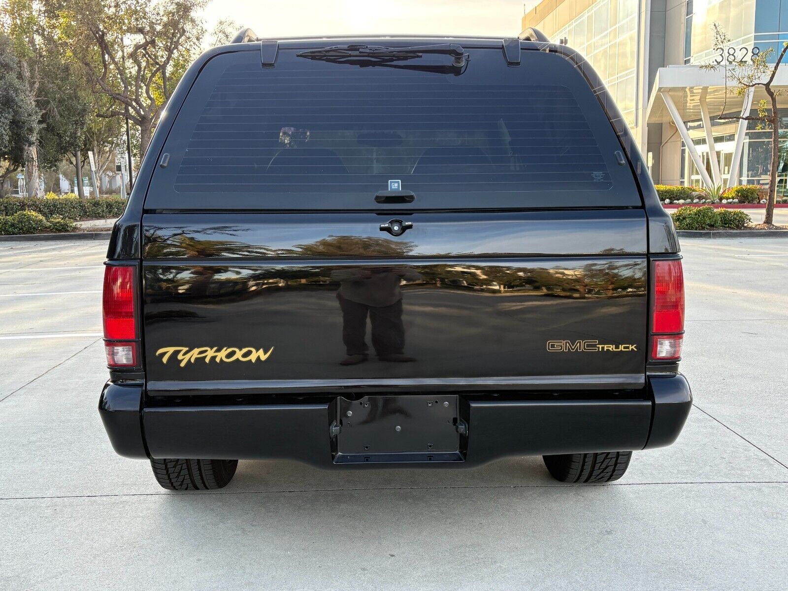 GMC-Typhoon-SUV-1993-Black-Black-127656-5