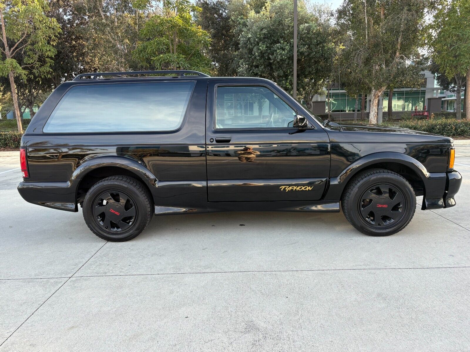 GMC-Typhoon-SUV-1993-Black-Black-127656-7