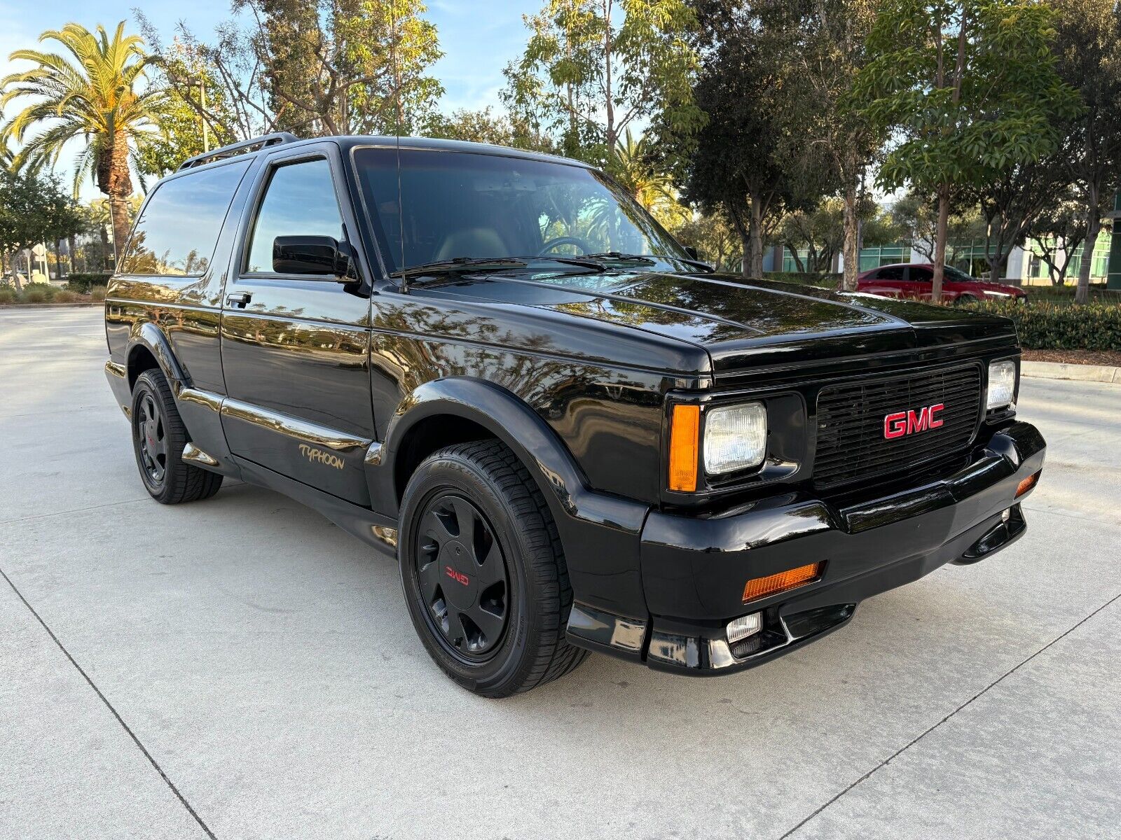 GMC-Typhoon-SUV-1993-Black-Black-127656-8