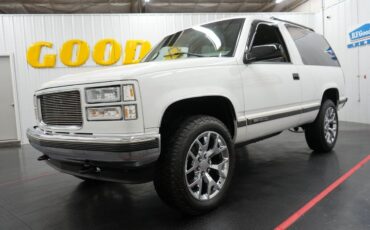 GMC-Yukon-SUV-1995-White-Gray-208447-1