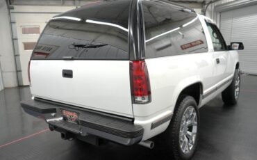 GMC-Yukon-SUV-1995-White-Gray-208447-15