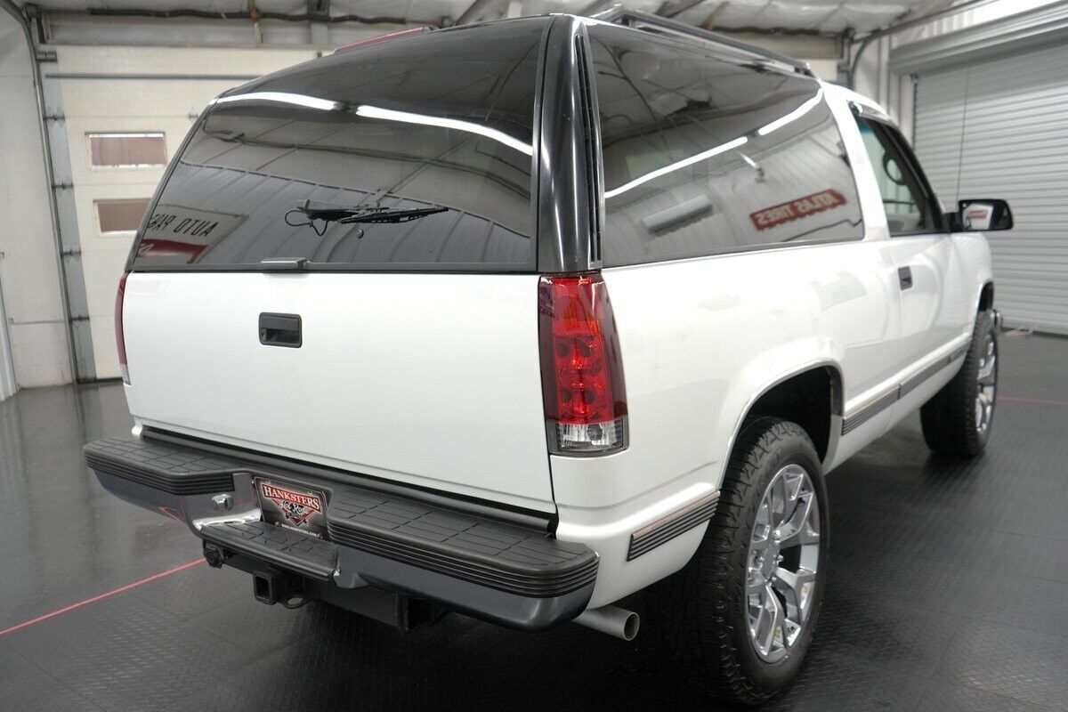 GMC-Yukon-SUV-1995-White-Gray-208447-15