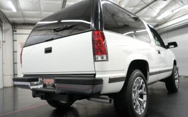 GMC-Yukon-SUV-1995-White-Gray-208447-16