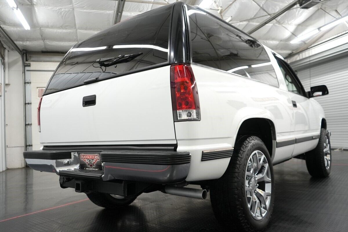 GMC-Yukon-SUV-1995-White-Gray-208447-16