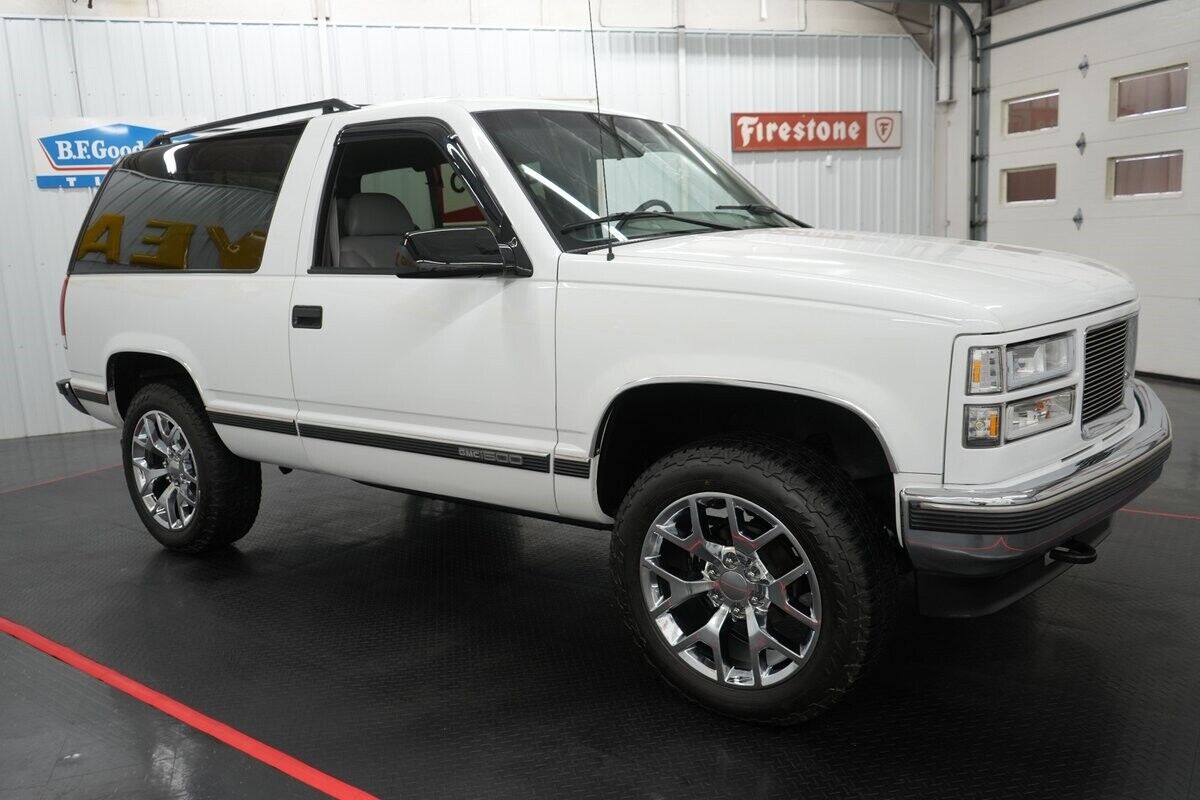 GMC-Yukon-SUV-1995-White-Gray-208447-19