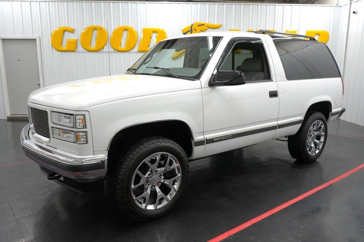 GMC-Yukon-SUV-1995-White-Gray-208447-2