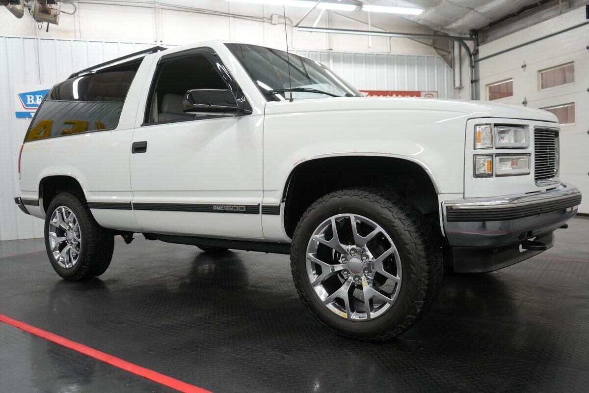 GMC-Yukon-SUV-1995-White-Gray-208447-20