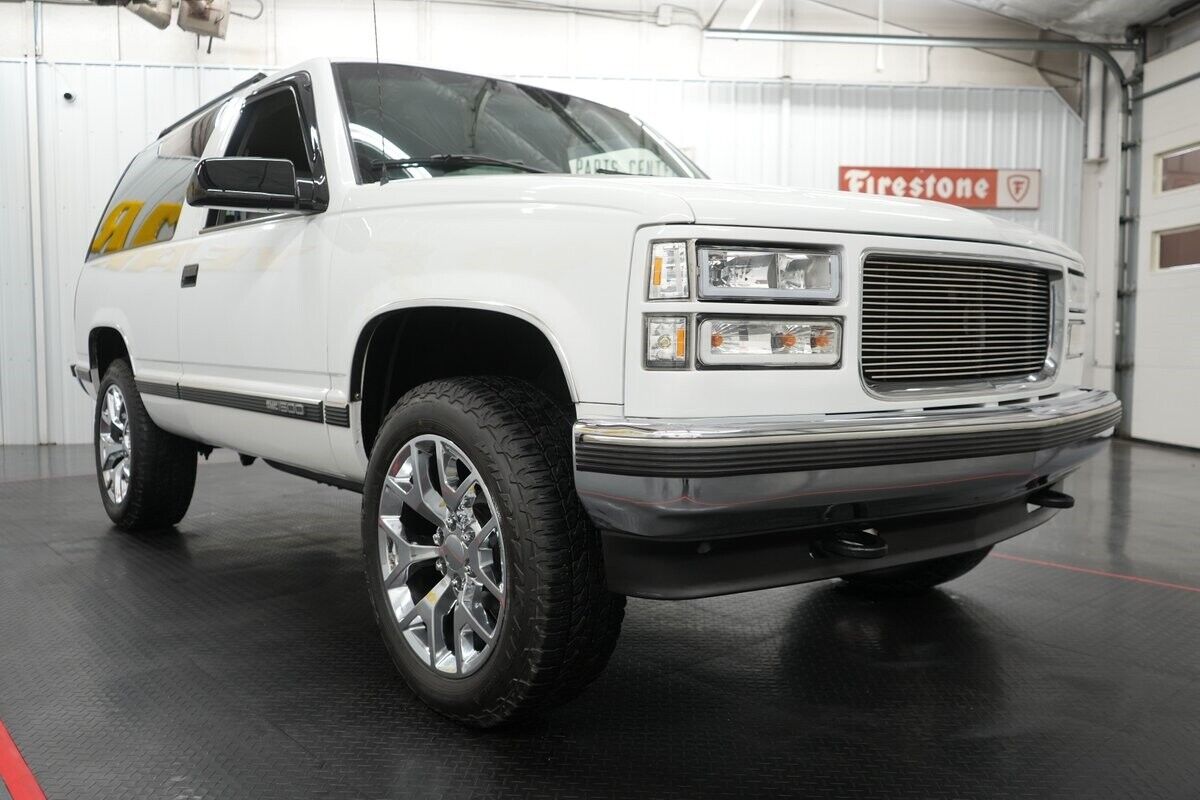 GMC-Yukon-SUV-1995-White-Gray-208447-22