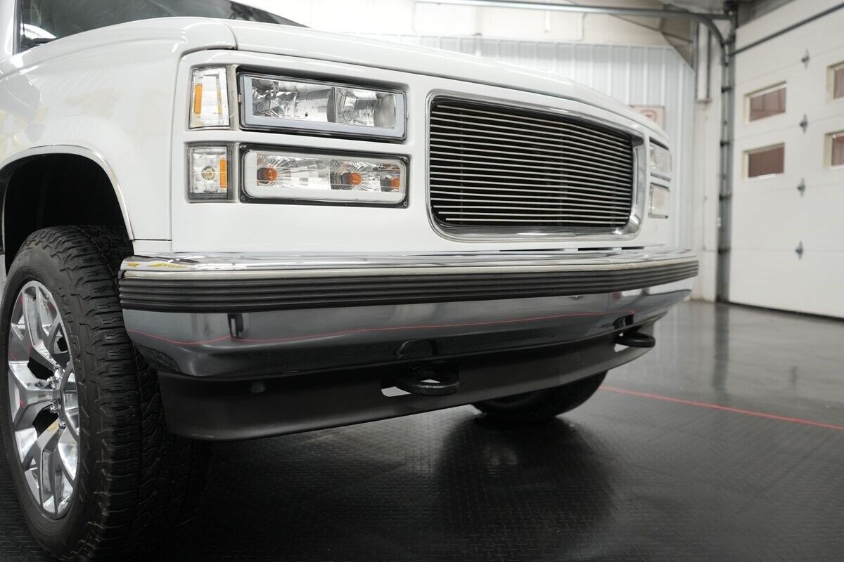 GMC-Yukon-SUV-1995-White-Gray-208447-23