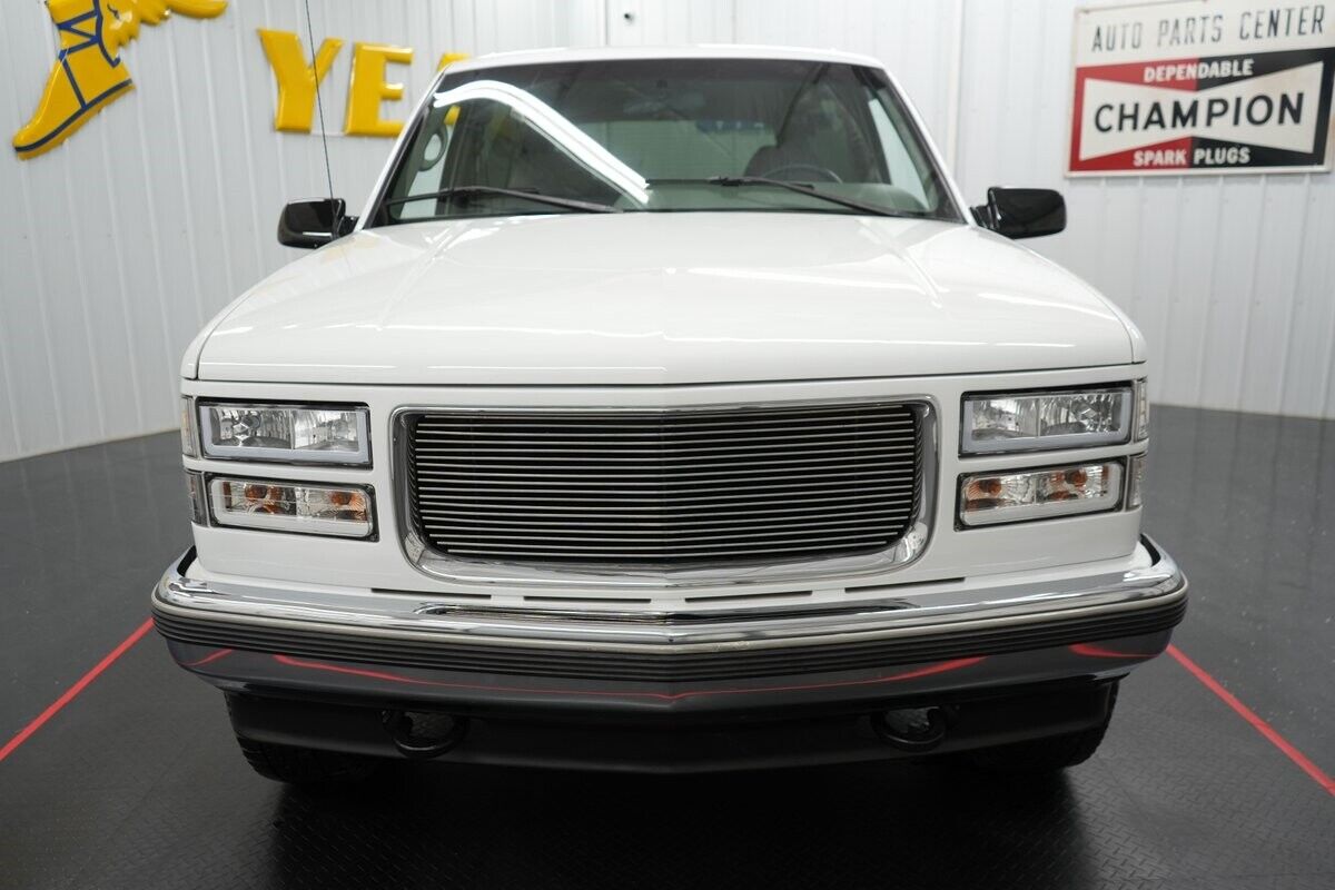 GMC-Yukon-SUV-1995-White-Gray-208447-27