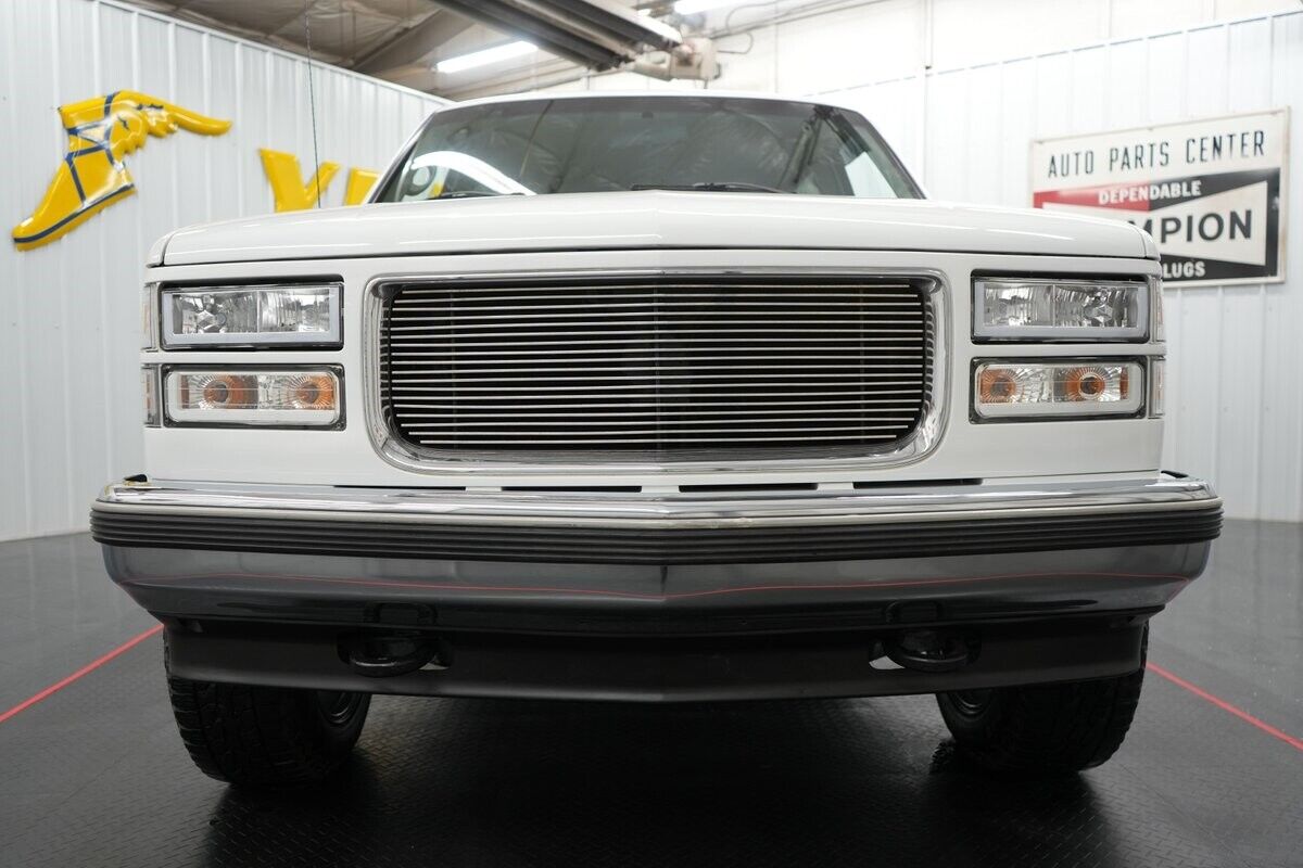 GMC-Yukon-SUV-1995-White-Gray-208447-28