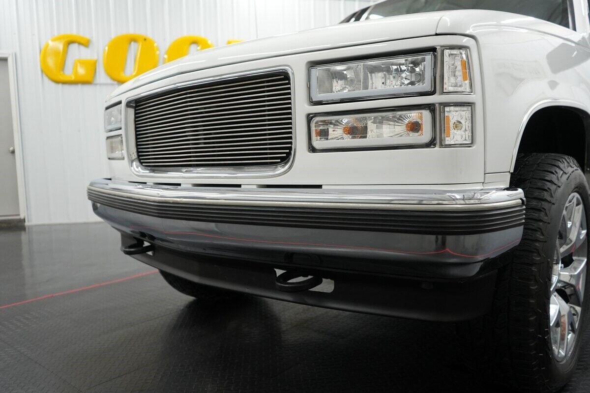 GMC-Yukon-SUV-1995-White-Gray-208447-29